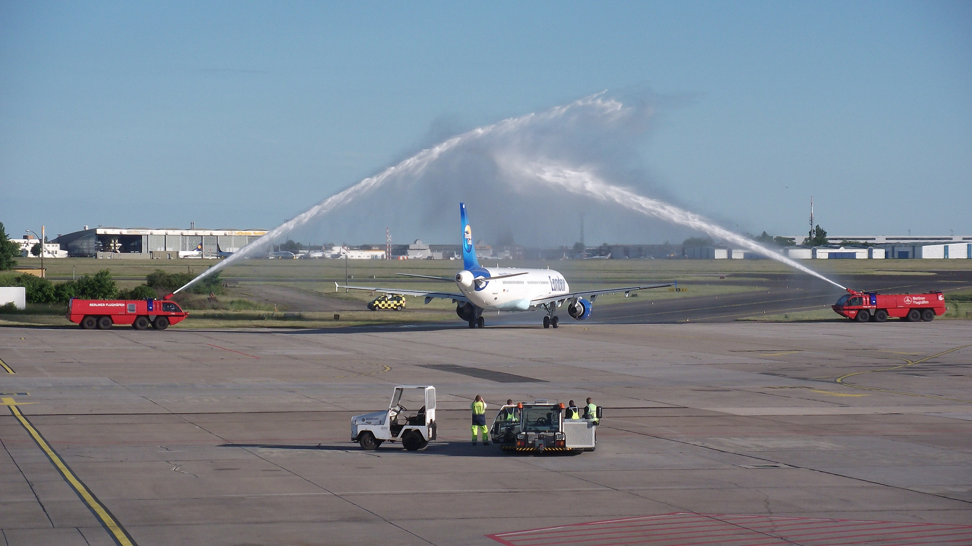 Taufe des neuen Condor Airbus A 321 "Voyager Android" in SXF