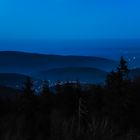 Taunus am Großen Feldberg bei Nacht mit Blick auf den Ort Schmitten