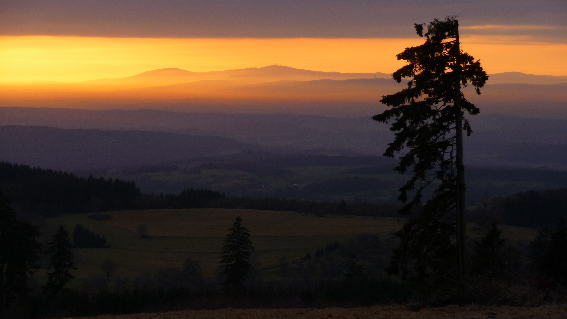 Taunus im winterlichen Abendlicht