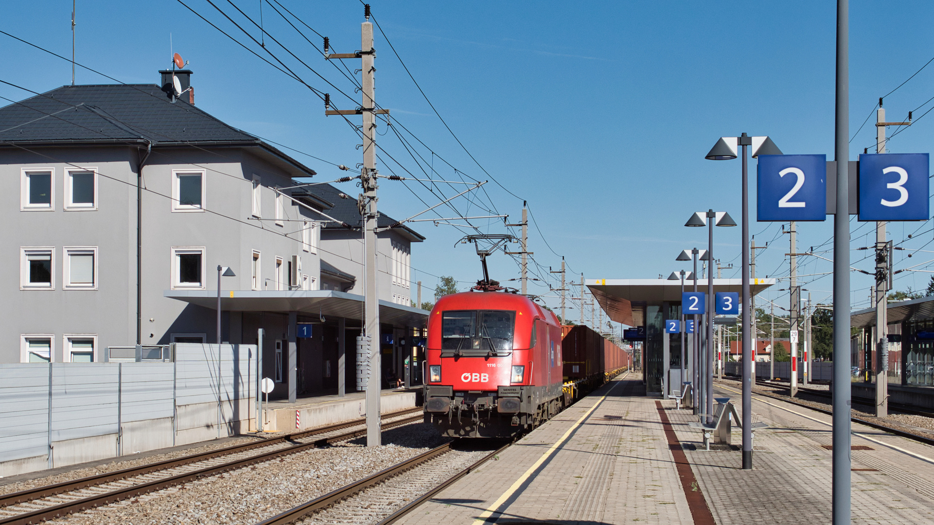 Taurus im Bahnhof Neumarkt-Kallham