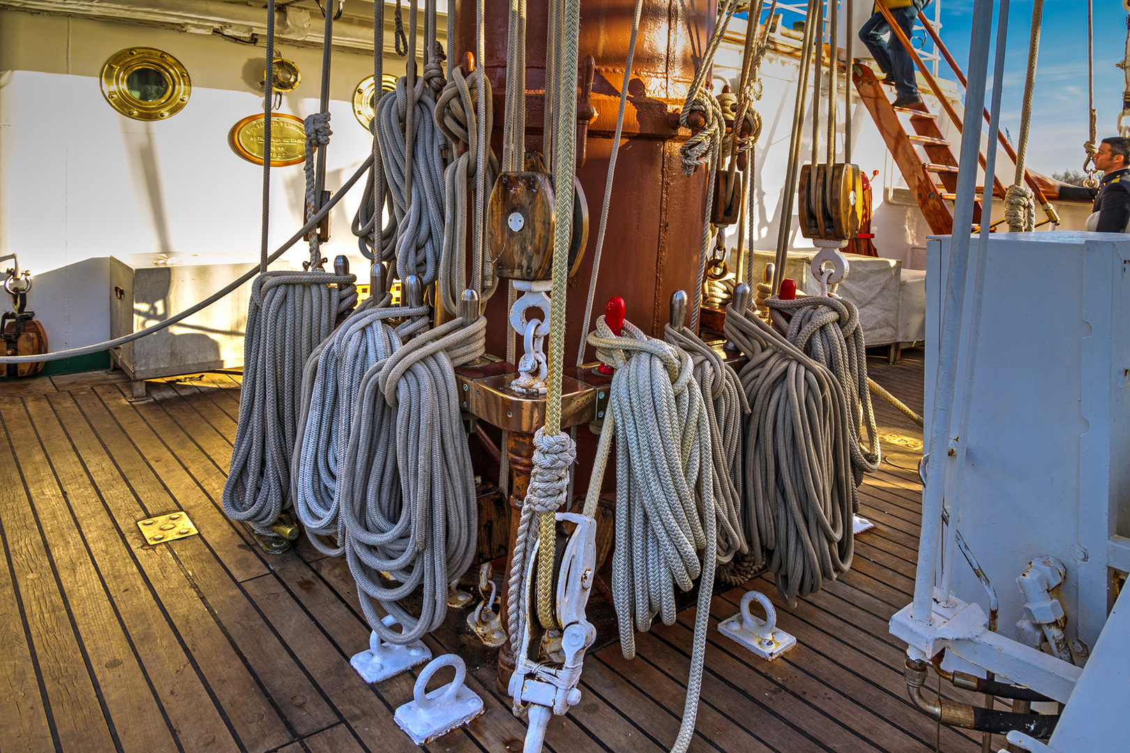 Tauwerk der Juan Sebastián de Elcano ...