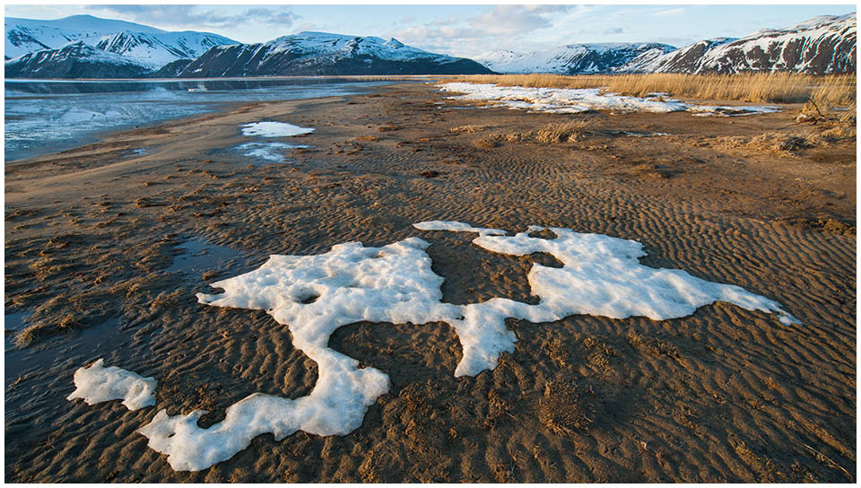 Tauwetter (01) Strand in Nordnorwegen