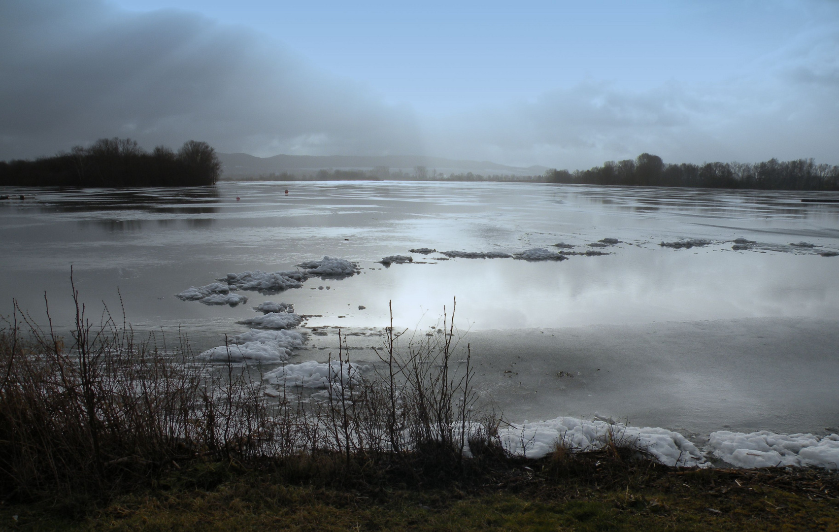 Tauwetter am See. -1-