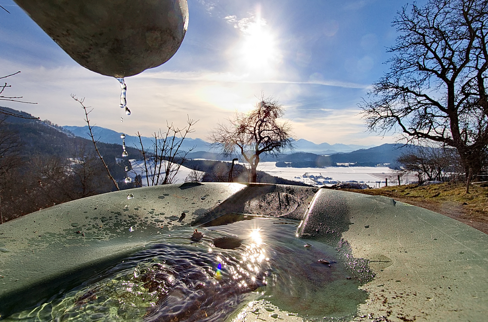 Tauwetter hinter der Scheune