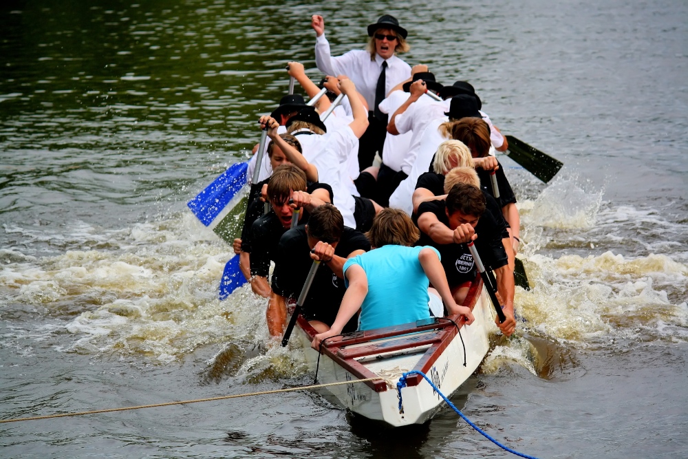 Tauziehen auf dem Wasser