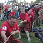 Tauziehen bei den HIGHLANDS GAMES auf der Pferderennbahn in Halle/S