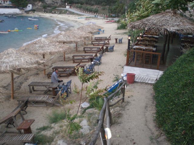 Taverne 5 steps in the sand