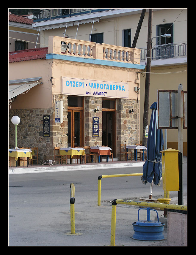 Taverne am Hafen von Gytheón