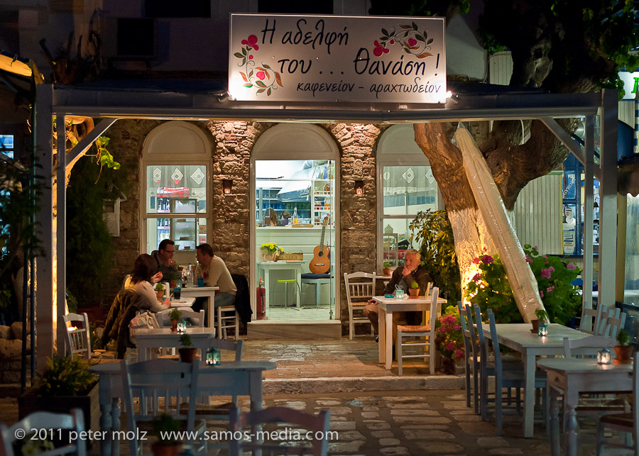 Taverne im Hafen von Pythagorio / Samos, Greece