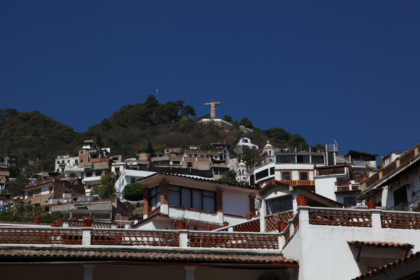 Taxco in México: Statue of JESUS   _9809