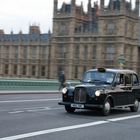 Taxi auf der Westminster Bridge