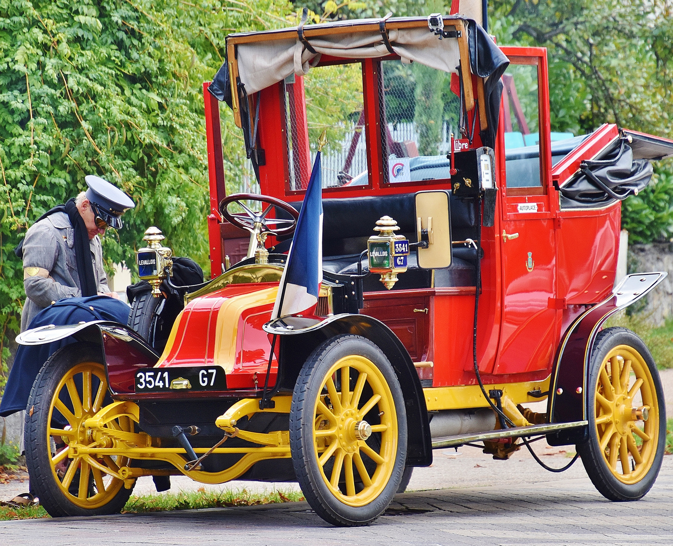 Taxi de la Marne.......