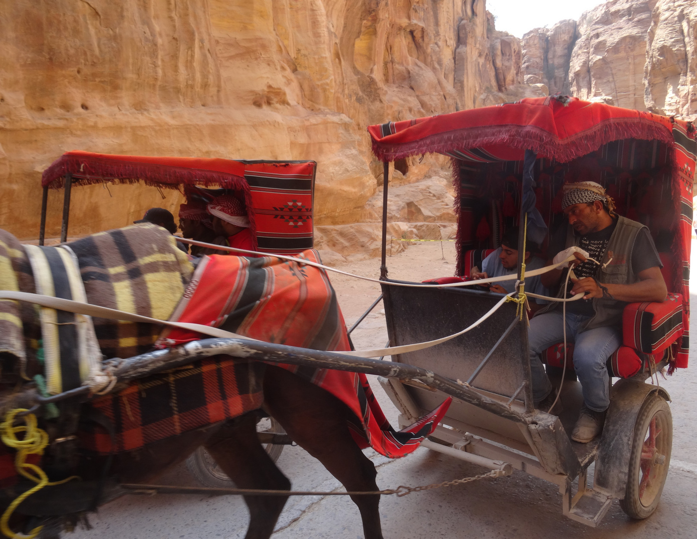 Taxi im Siq_Petra_Jordan