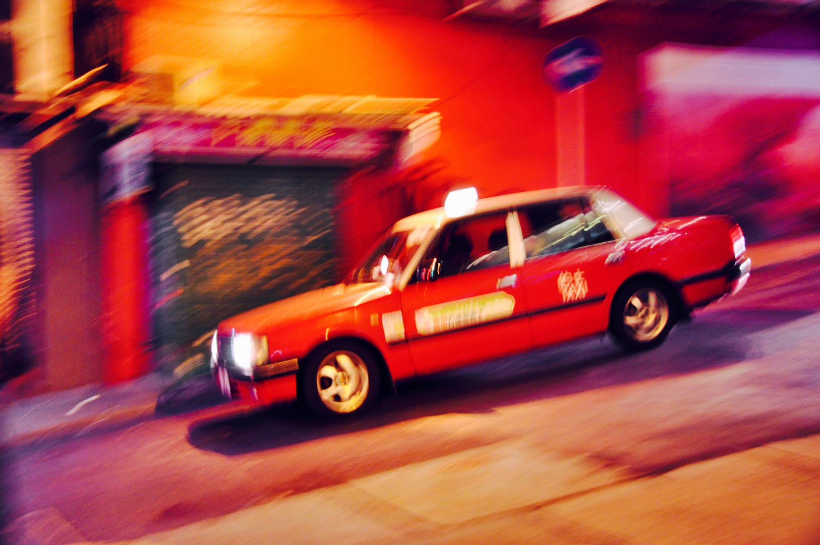 Taxi in Aberdeen Street