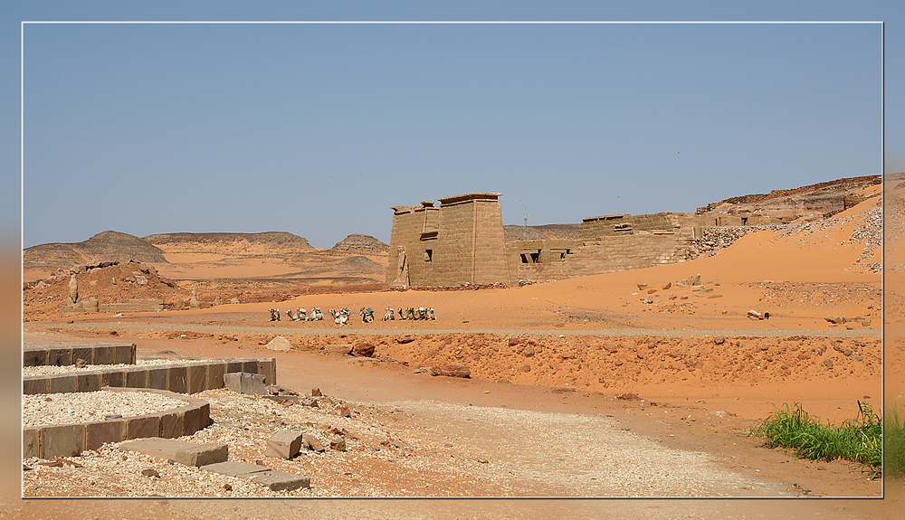 Taxi Stand vor Wadi es-Sebua