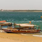 taxist(r)and vor dem ort shela auf der insel lamu