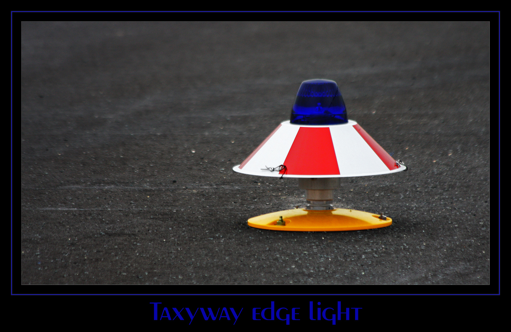 Taxyway edge light