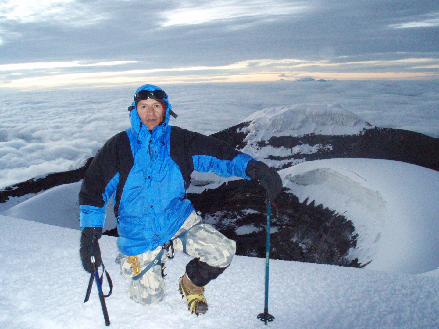 Tayuwa en cumbre del Volcán Cotopaxi - Ecuador