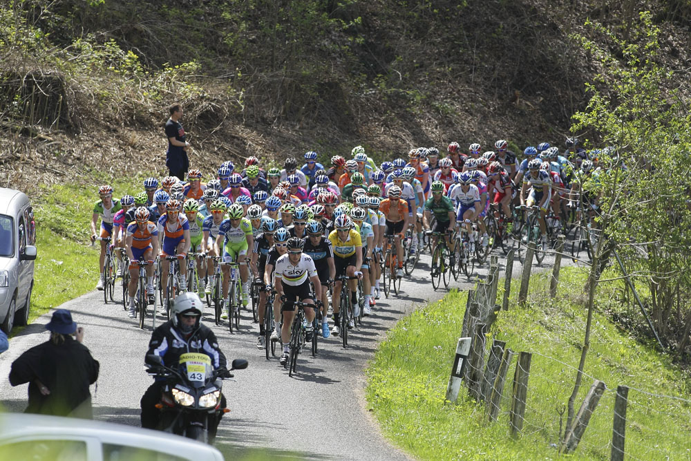 TdR, Fahrerfeld wird angeführt von ( Mark Cavendish, GBR - Sky )