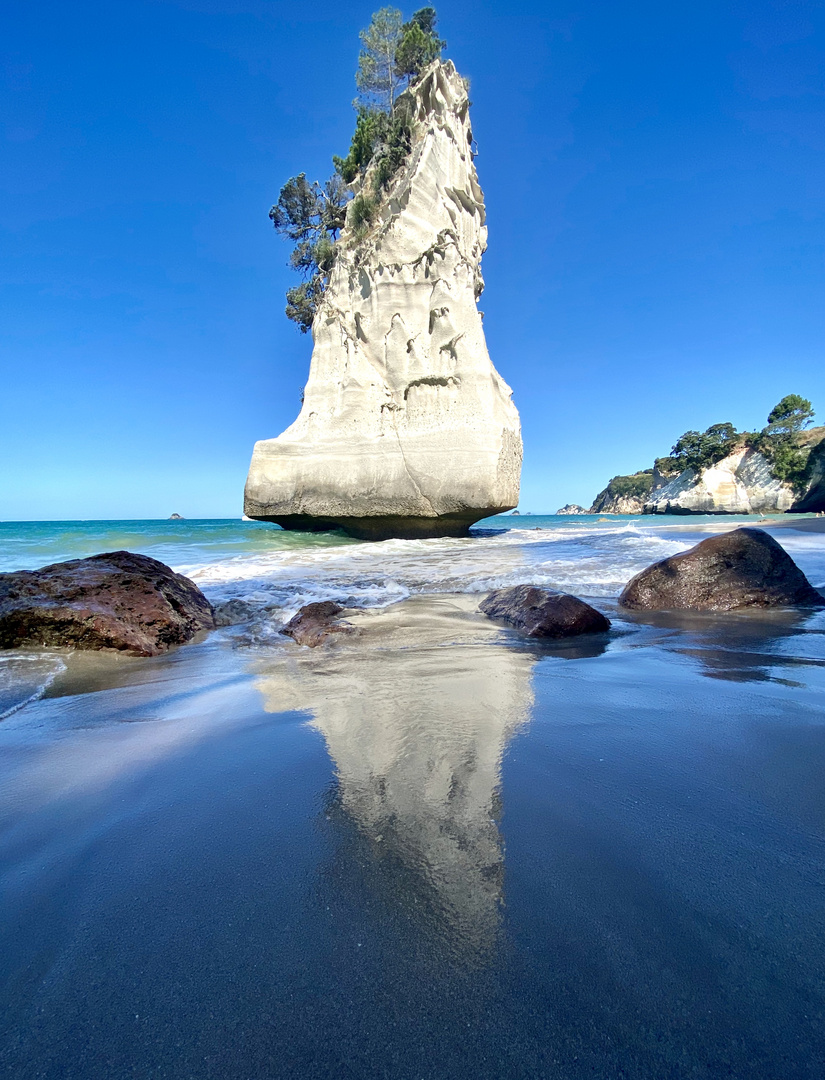 Te Horo Rock (Cathedral Cove)