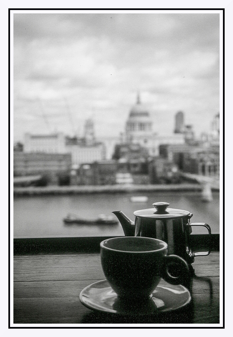 tea time in london