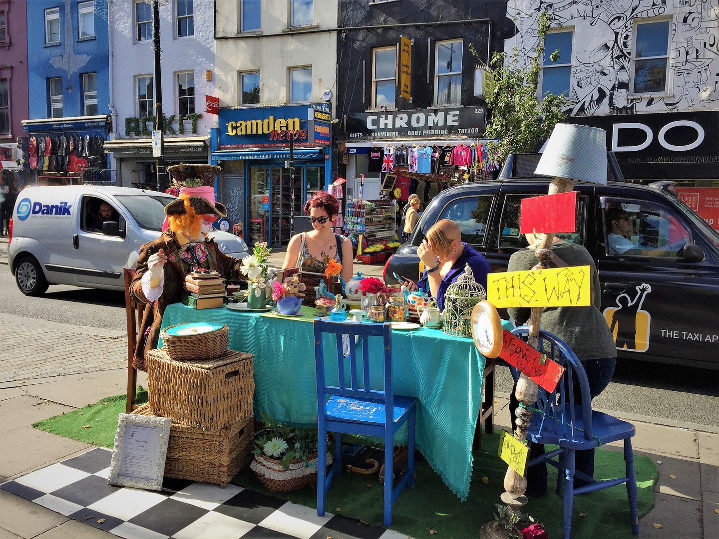 Tea time in Notting Hill