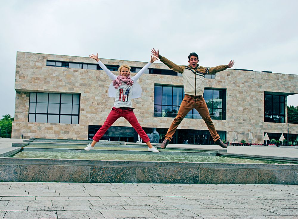 Team-Arbeit im Sprung von photodanny 