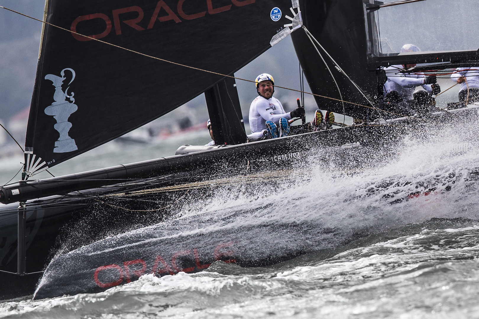 Team Oracle USA bei 20 Knoten Wind