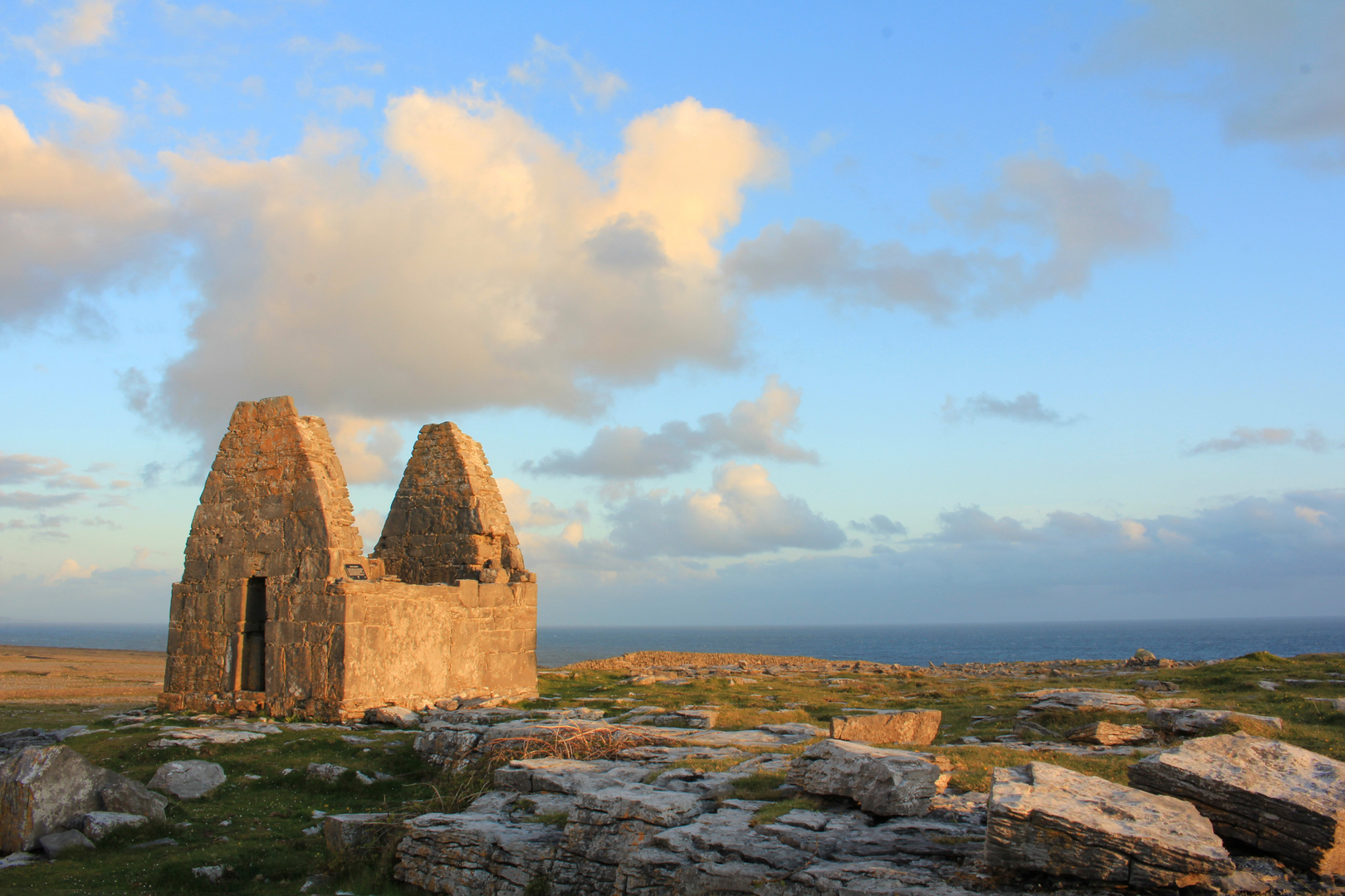 Teampall Bheanain_1 (Saint Benan's Church)