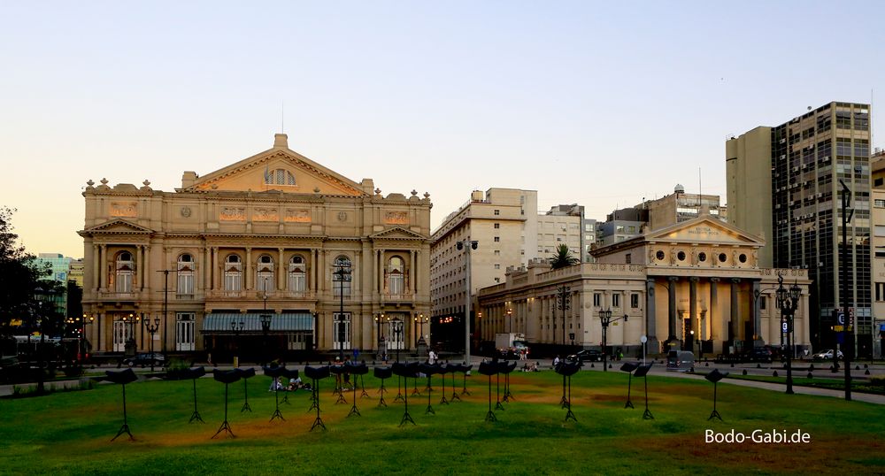 Teatro Colon und Escuela Presidente Roca