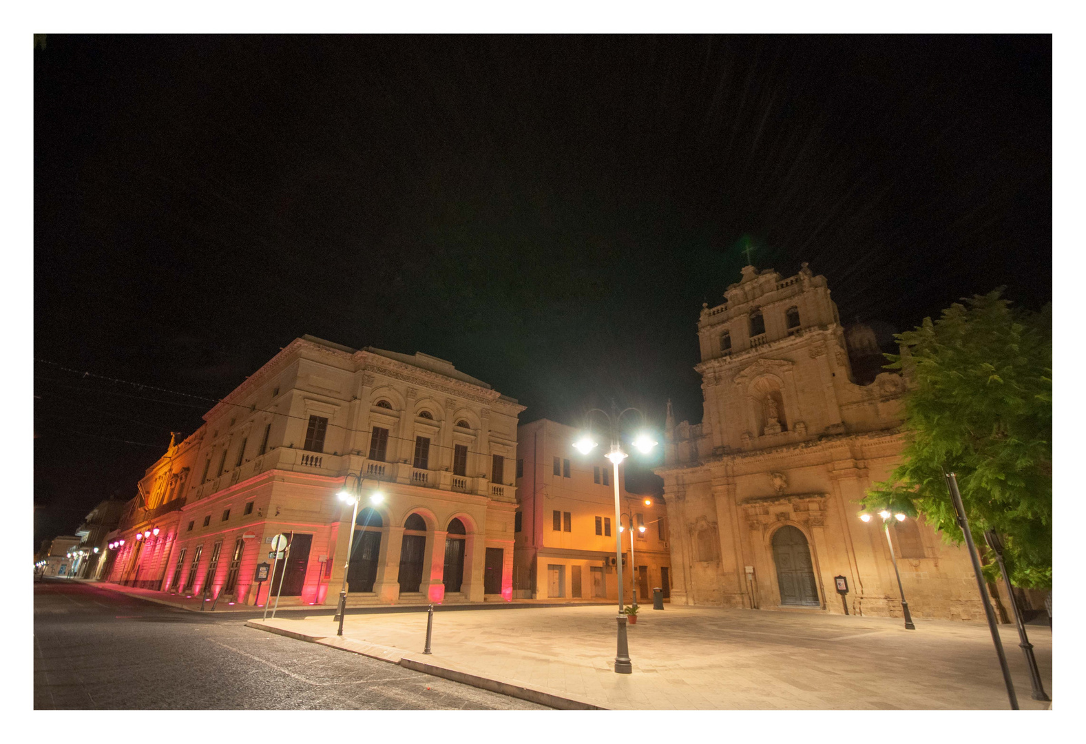 Teatro comunale "GARIBALDI" e chiesa di Santa Venera ad Avola