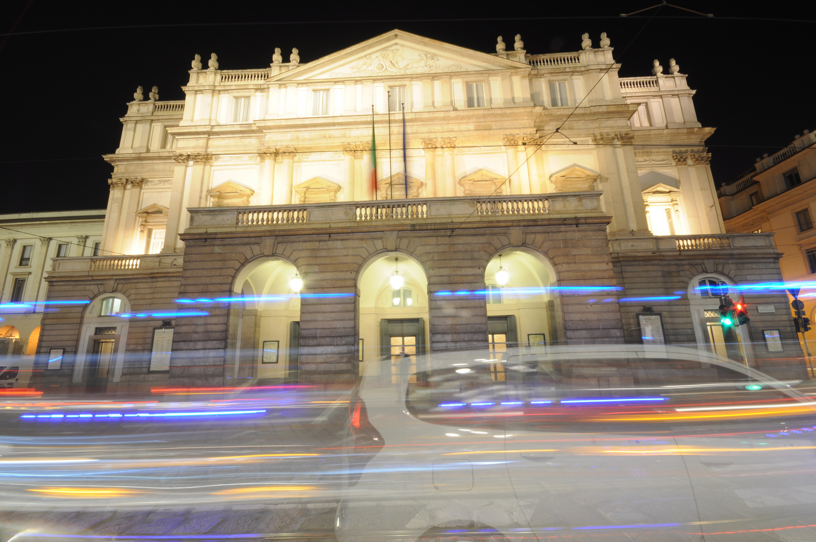 Teatro la scala di milano by night