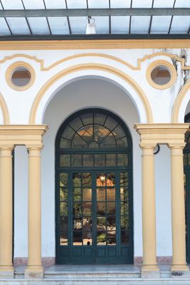 Teatro Lope de Vega, puerta de atrás. 