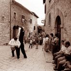 teatro per strada a Monticchiello