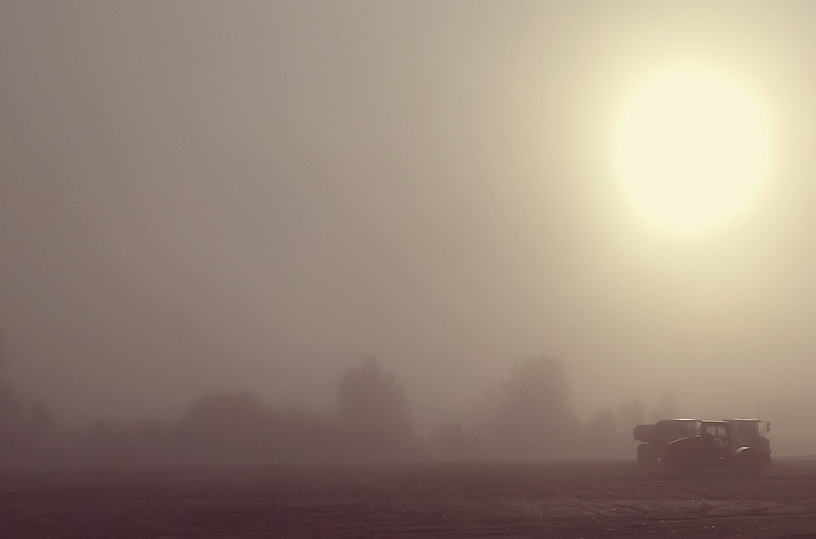 Technik im Morgennebel