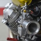 Technik zum anfassen. Vergaser einer Moto Guzzi mit offenem Ansaugstutzen