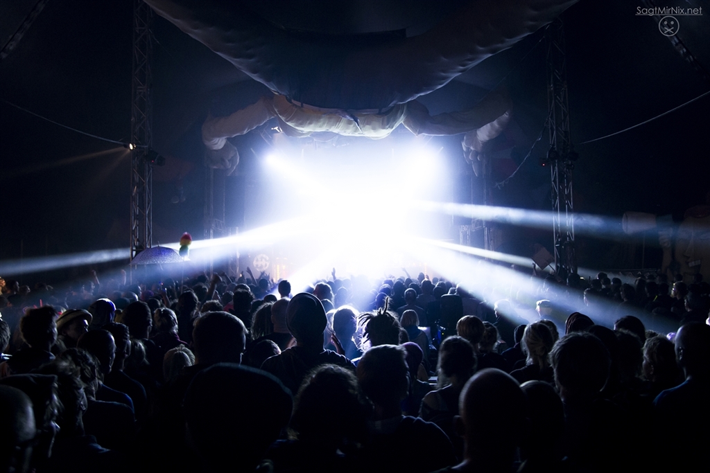 Techno-Festival in der Nacht