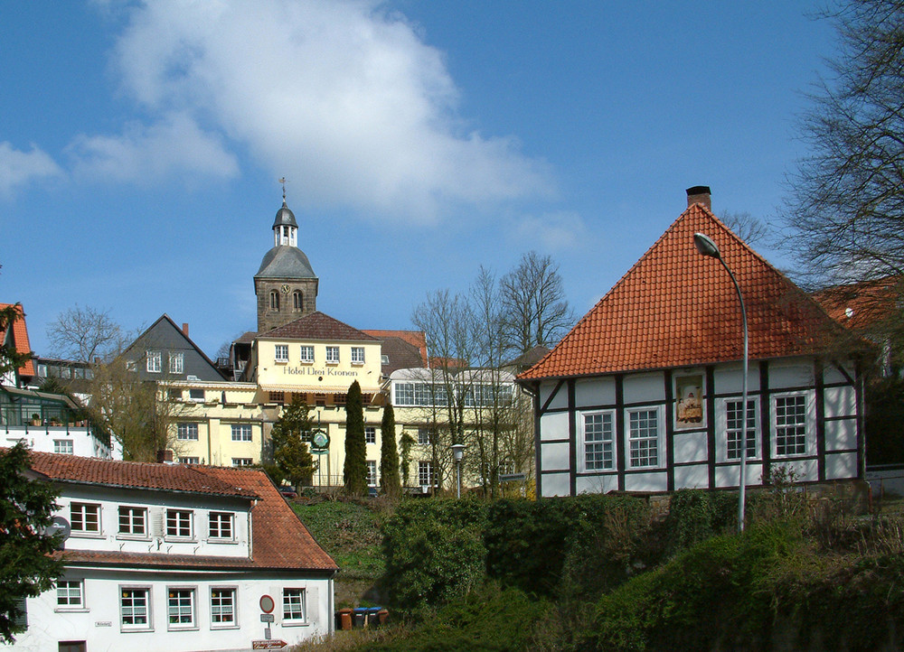 tecklenburg blick von der südseite auf das puppenmuseum und das hotel drei kronen.