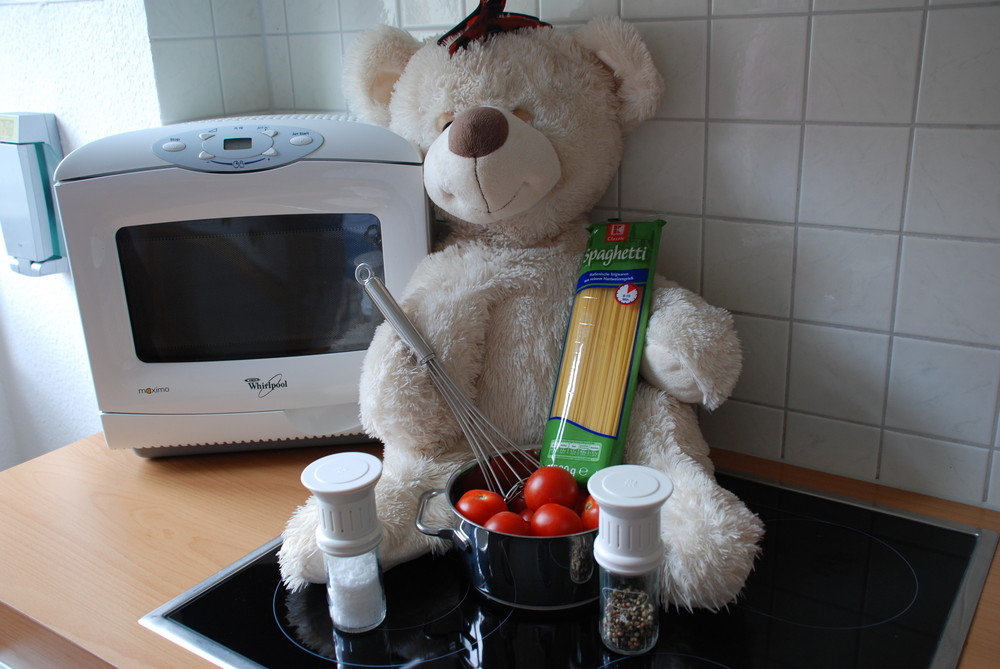 teddy kocht spagetti