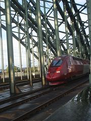 TEE auf der Hohenzoller Brücke in Köln 