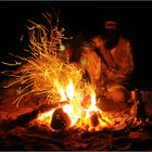 Tee kochen am offenen Feuer