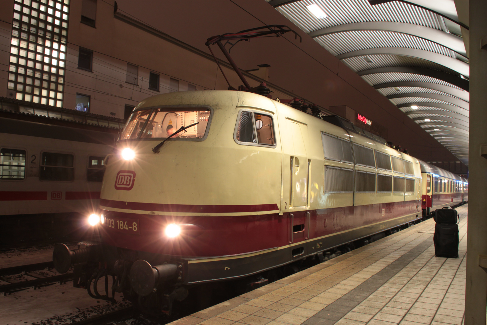 TEE mit Baureihe 232 und 103 184-8 durch Ulm Hbf