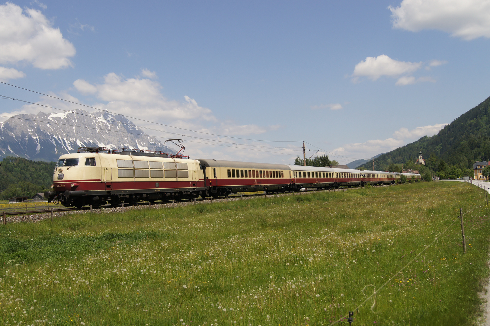 TEE RHEINGOLD 103.235 auf kleiner Österreichrundfahrt in Stein an der Enns.