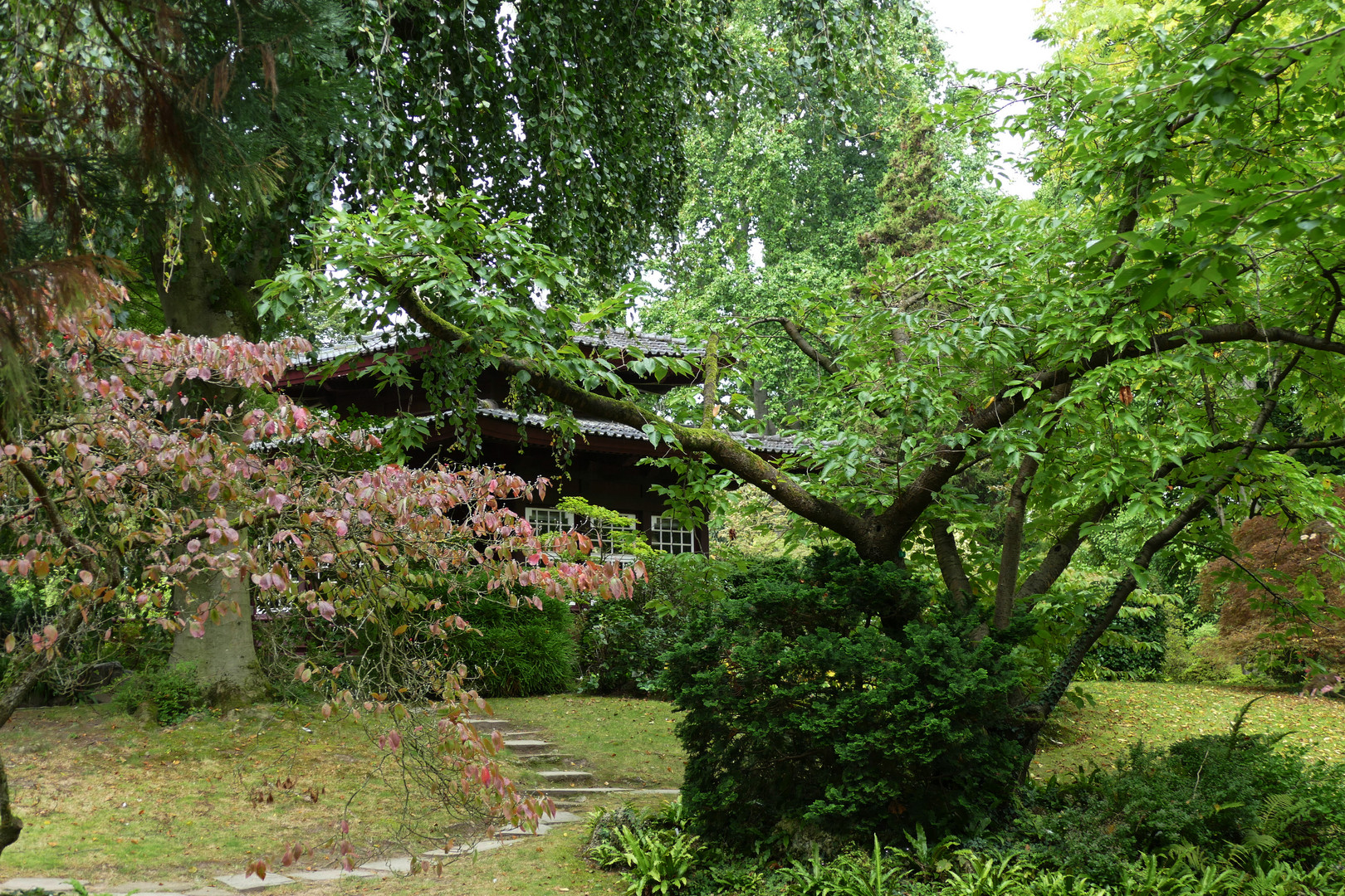 Teehaus mitten im Garten