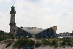 "Teepott" und Leuchtturm von Warnemünde von See aus