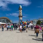 Teepott und Leuchtturm, Warnemünde ...