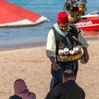 Teeverkäufer am Strand von Aqaba (Jordanien)
