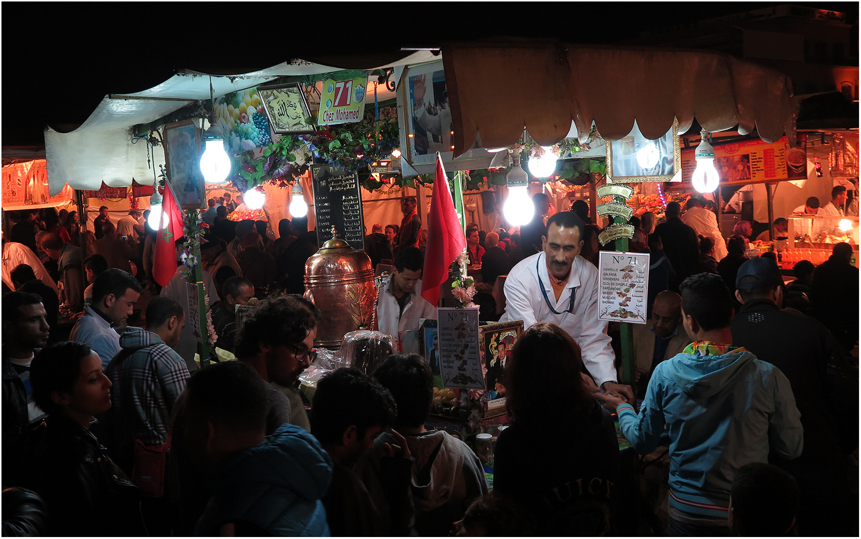 Teeverkäufer- Djemaa el Fna - Marrakesch -Marokko