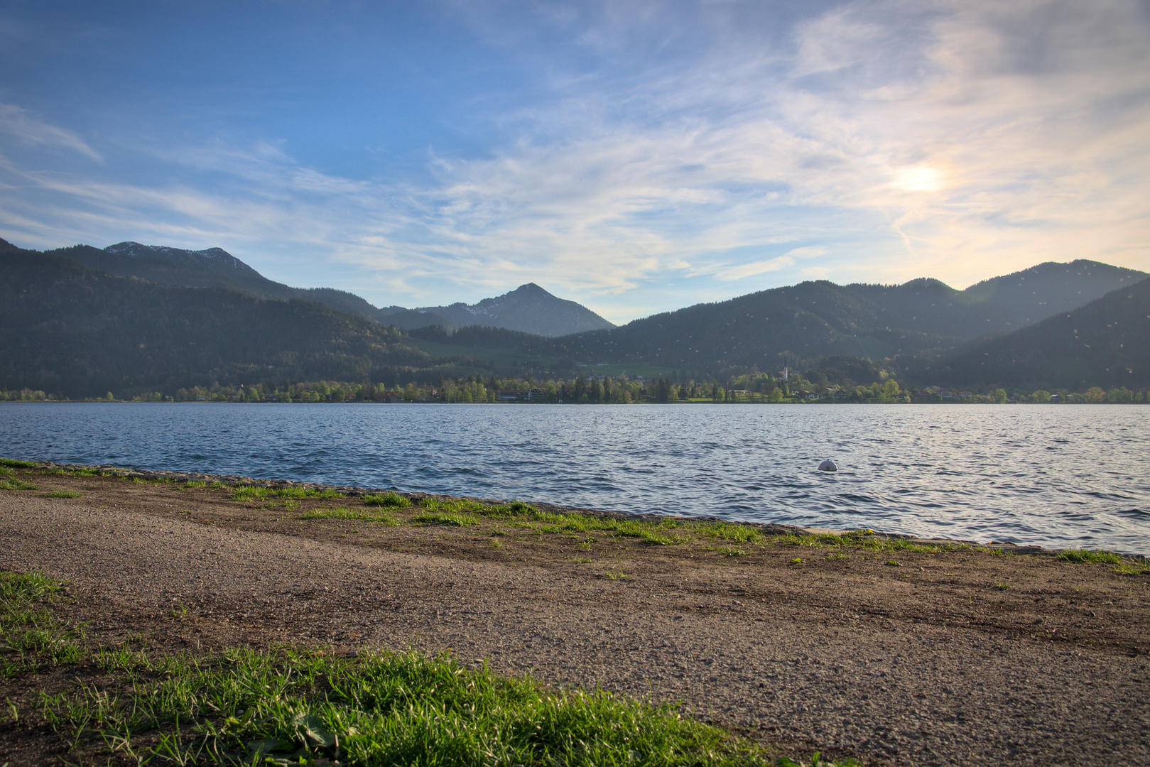 Tegernsee mit bekannten Gipfeln