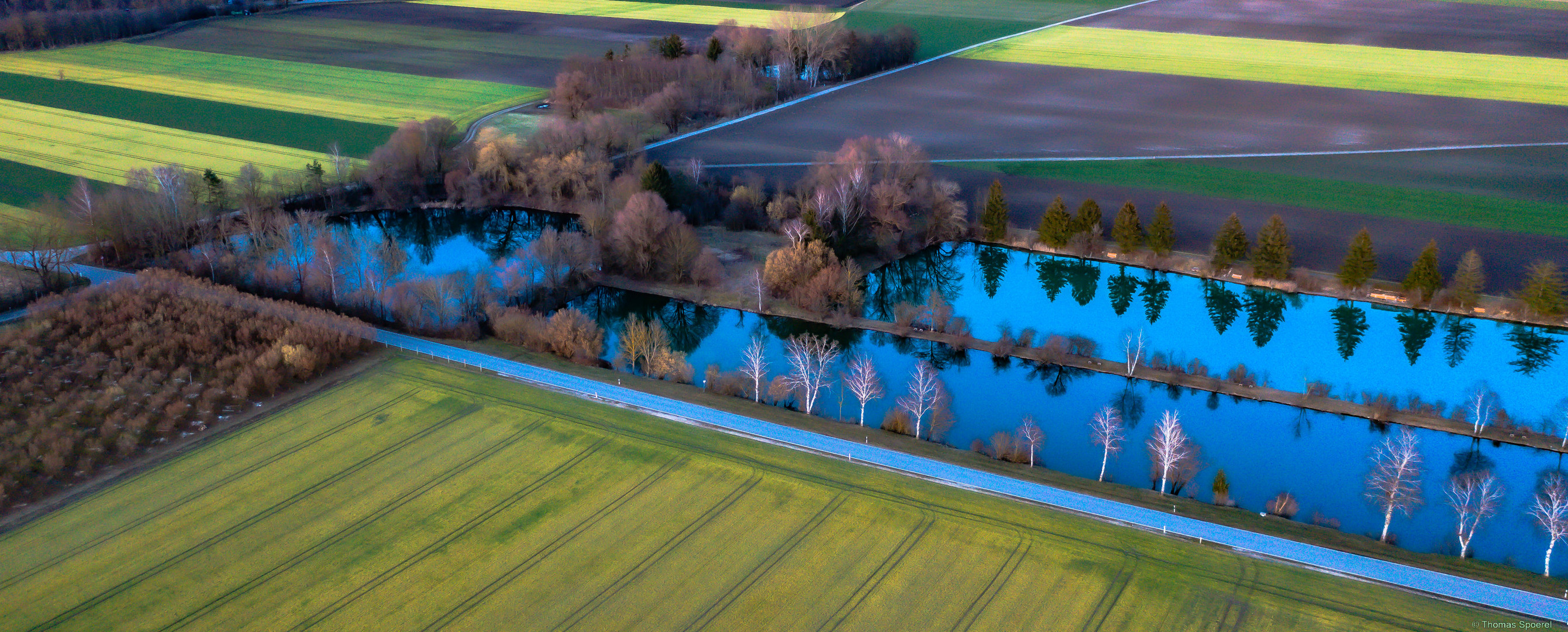 Teich am Abend von oben